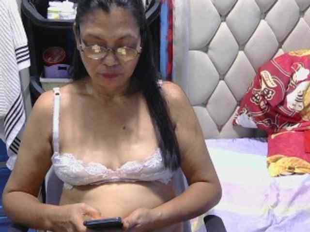 hOtGranny4u webcam