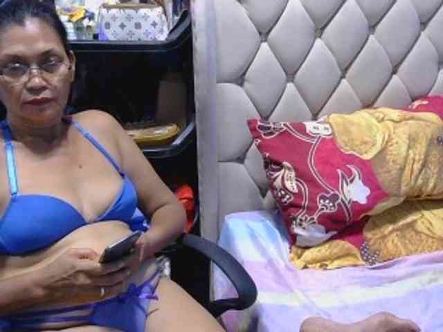 hOtGranny4u webcam