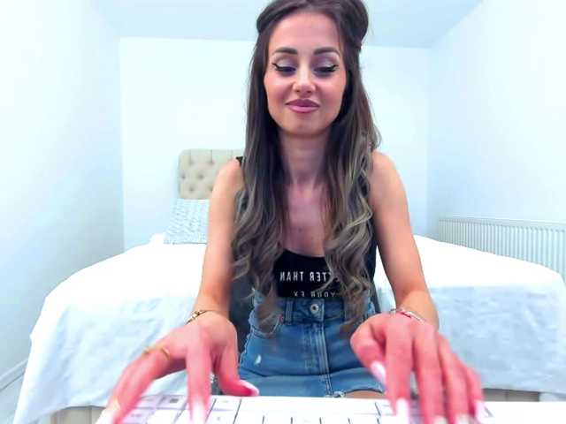 SelenaWest's BongaCams show and profile