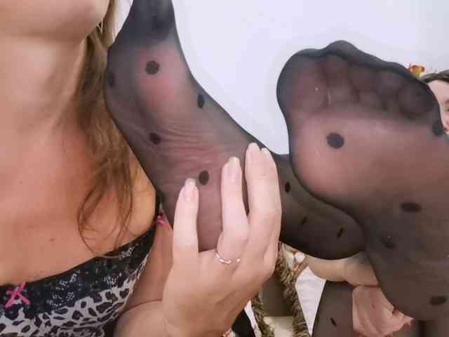 AlinAndLiana Live Webcam on BongaCams