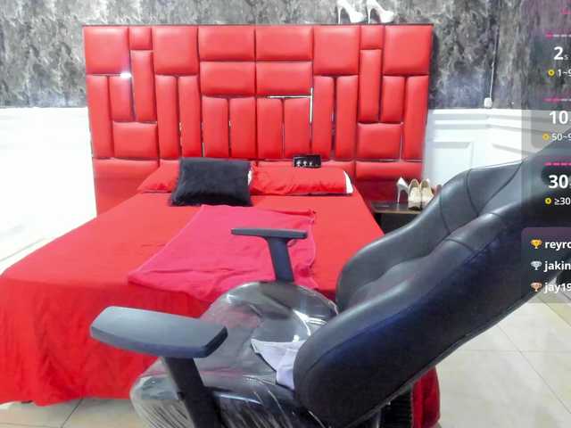 Ladyxmilf's BongaCams show and profile