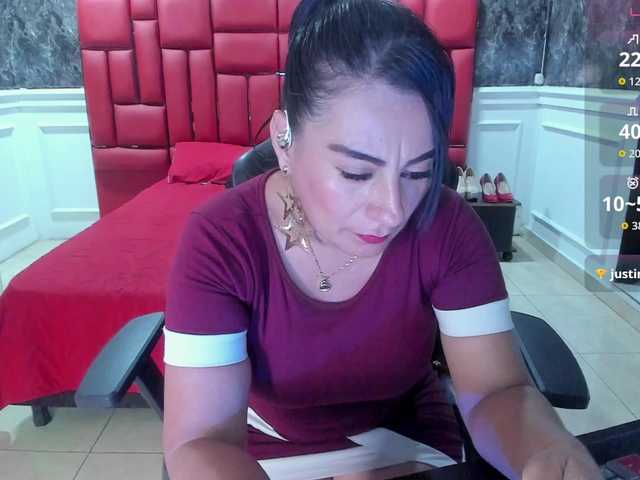 Ladyxmilf's BongaCams show and profile