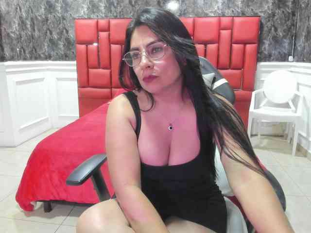 Ladyxmilf Live Webcam on BongaCams