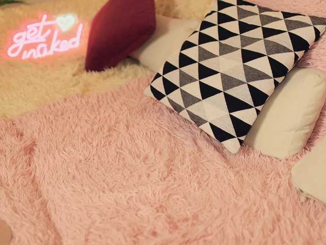 -white-kitty-'s BongaCams show and profile