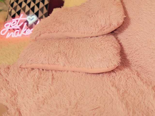 -white-kitty-'s BongaCams show and profile