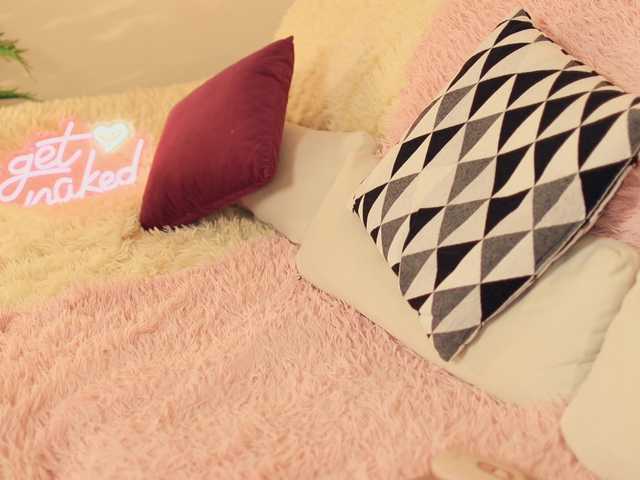 -white-kitty-'s BongaCams show and profile