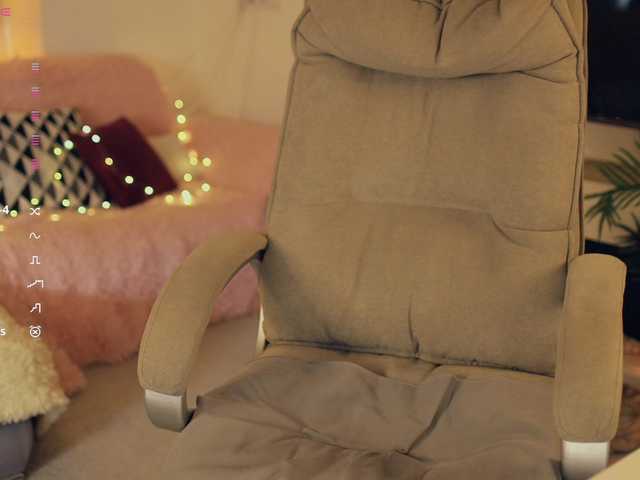 -white-kitty-'s BongaCams show and profile