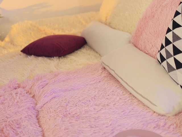 -white-kitty-'s BongaCams show and profile