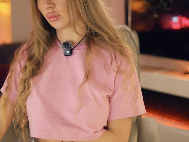 -white-kitty-'s BongaCams show and profile