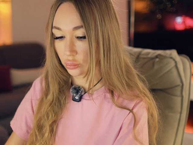 -white-kitty-'s BongaCams show and profile