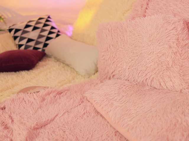 -white-kitty-'s BongaCams show and profile