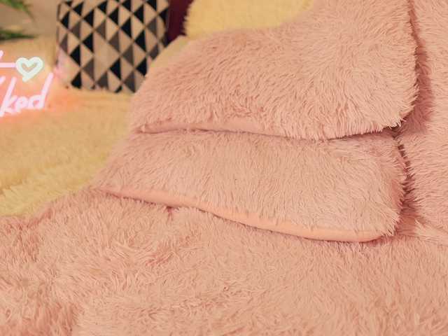 -white-kitty-'s BongaCams show and profile