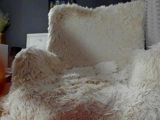 LovellyEmma's BongaCams show and profile