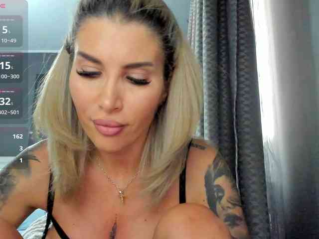 LovellyEmma webcam