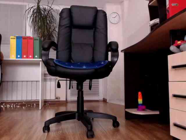 Carrie1337 webcam