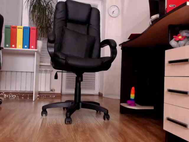 Carrie1337 webcam