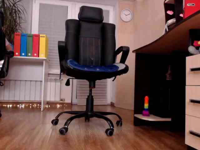 Carrie1337 webcam