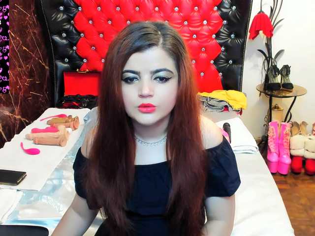 Crazzy_pussy webcam bongacams model stream image