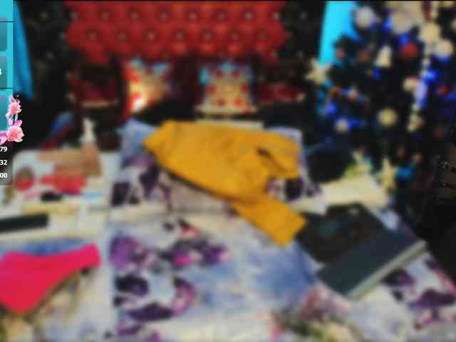 Slutty_milf_bitch webcam