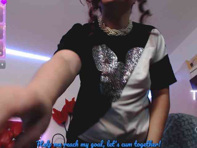 Slutty_milf_bitch webcam