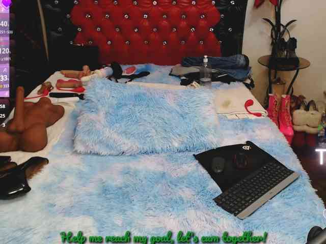 Slutty_milf_bitch webcam