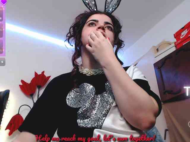 Slutty_milf_bitch webcam