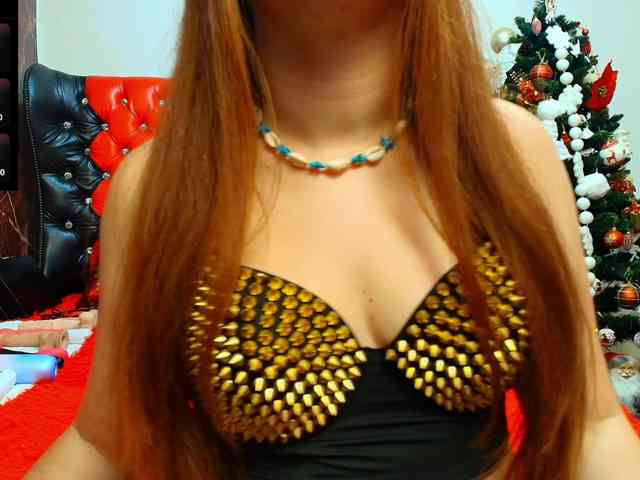 Slutty_milf_bitch webcam