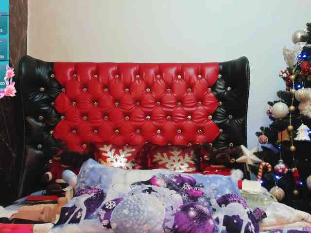 Slutty_milf_bitch webcam