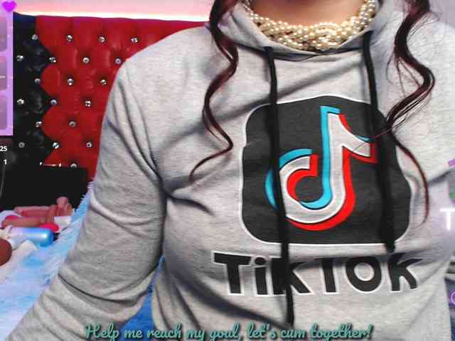 Slutty_milf_bitch webcam