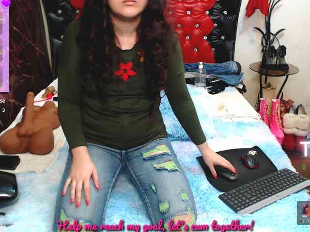 Slutty_milf_bitch webcam