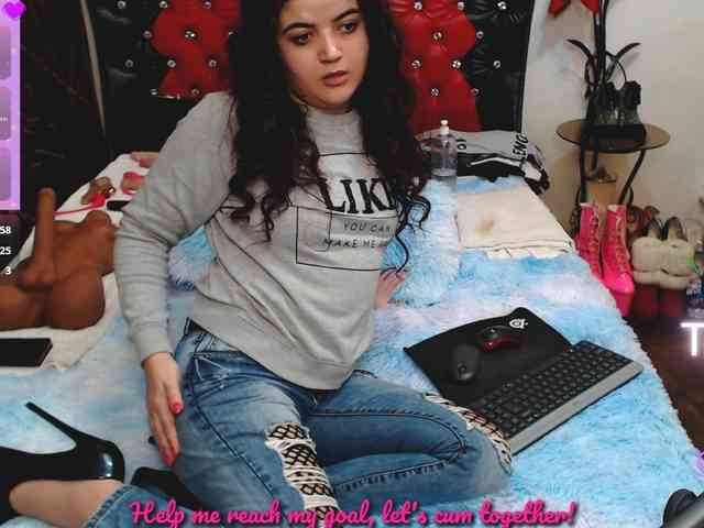 Slutty_milf_bitch webcam