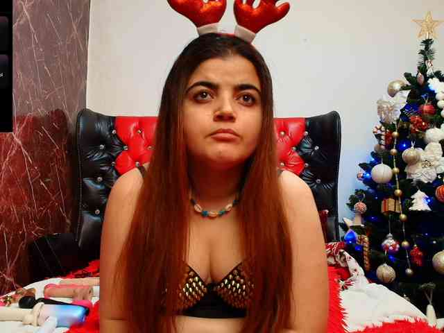 Slutty_milf_bitch webcam