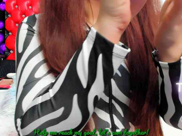 Slutty_milf_bitch webcam