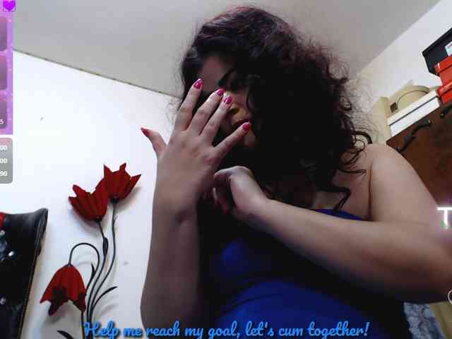 Slutty_milf_bitch webcam