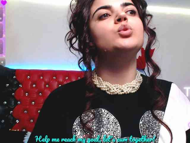 Slutty_milf_bitch webcam