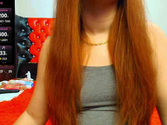 Slutty_milf_bitch webcam