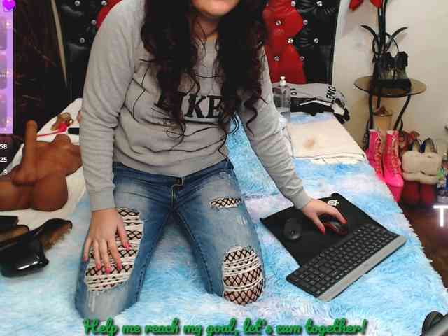 Slutty_milf_bitch webcam