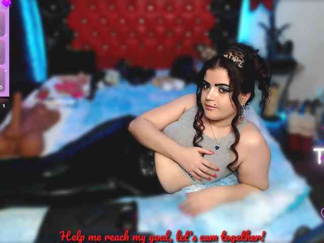 Slutty_milf_bitch webcam