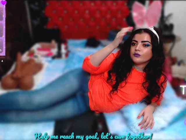 Slutty_milf_bitch webcam