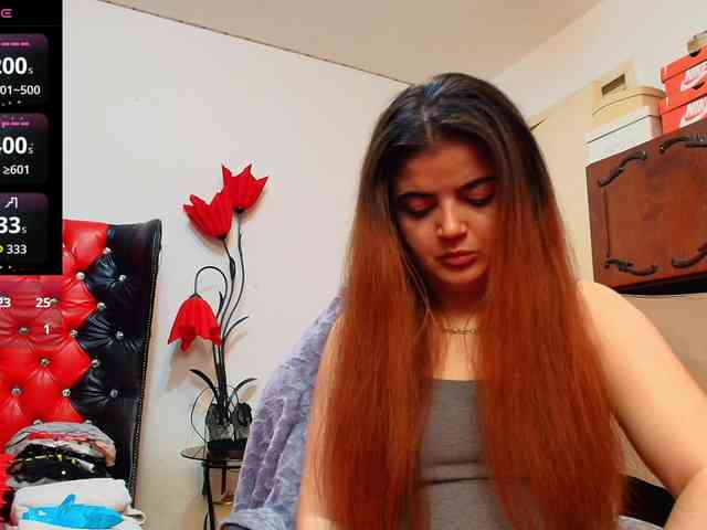 Slutty_milf_bitch webcam