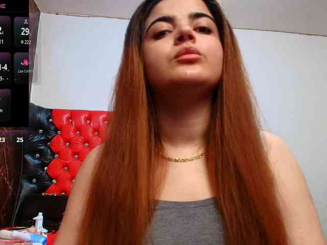 Slutty_milf_bitch webcam