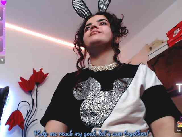 Slutty_milf_bitch webcam