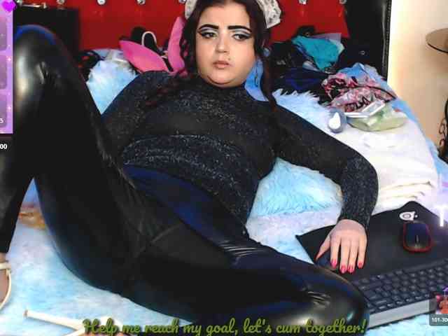 Slutty_milf_bitch webcam