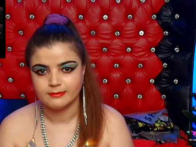 Slutty_milf_bitch webcam