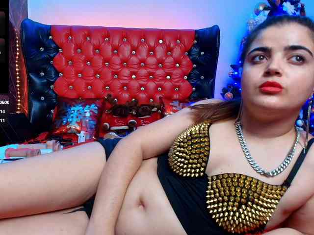 Slutty_milf_bitch webcam