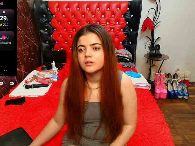 Slutty_milf_bitch webcam