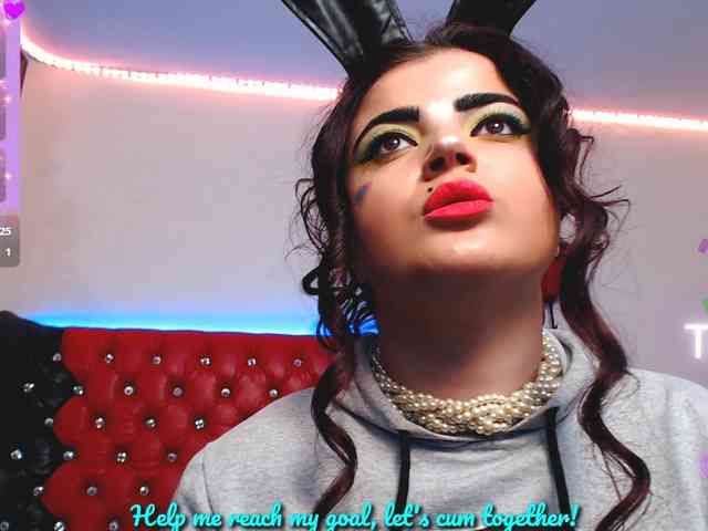 Slutty_milf_bitch webcam