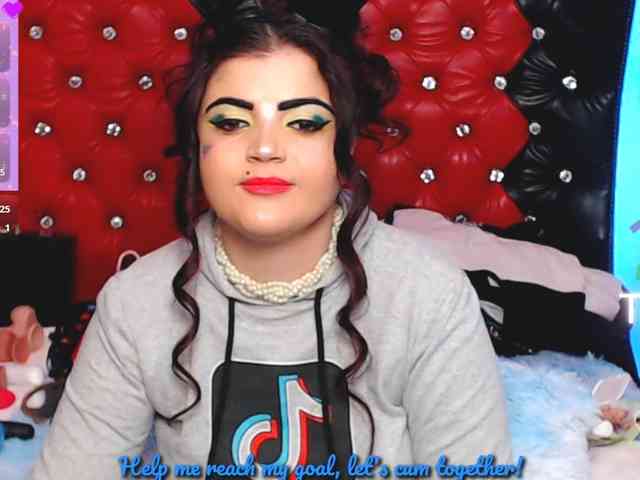 Slutty_milf_bitch webcam