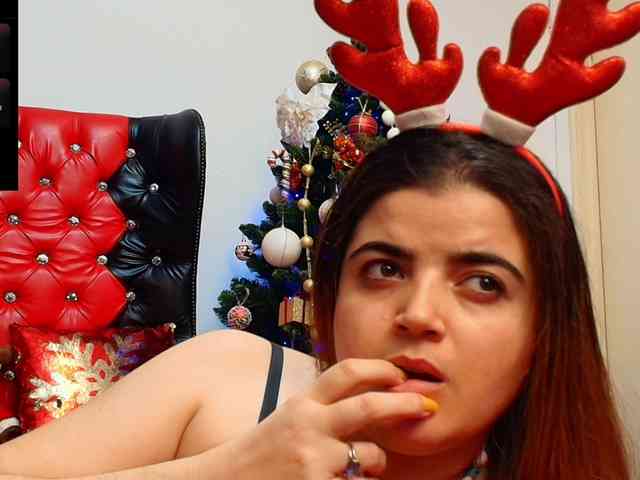 Slutty_milf_bitch webcam