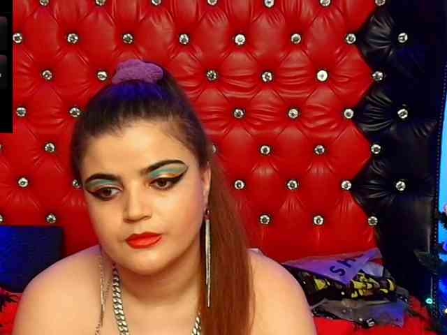 Slutty_milf_bitch webcam